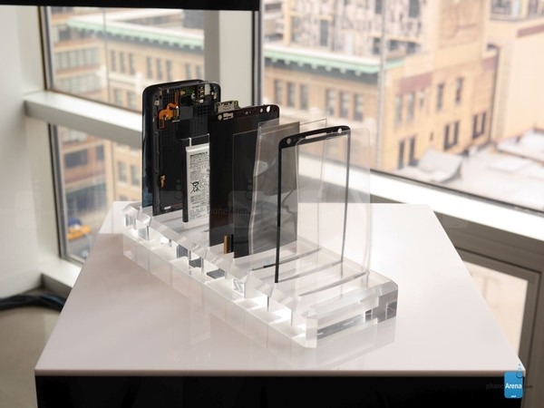 Công nghệ chống vỡ Moto Shattershield