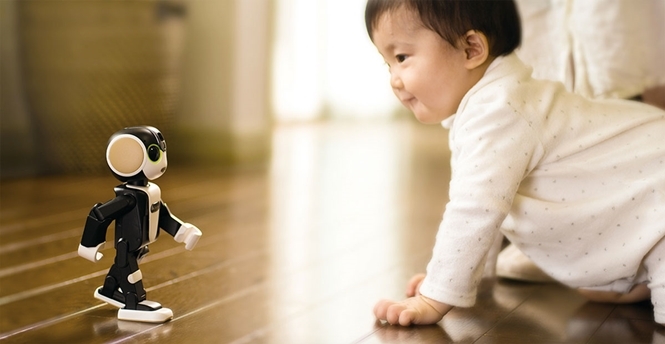 robohon-dien-thoai-robot-hai-chan-doc-dao-cua-sharp