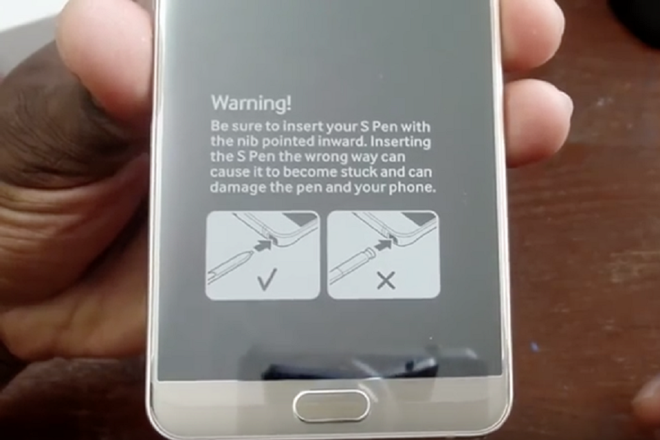 Samsung cảnh báo người dùng Note5 không nhét ngược bút S-Pen