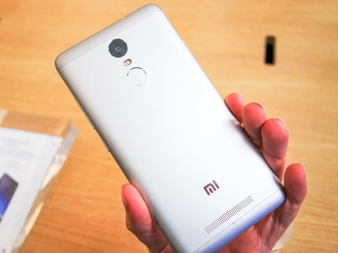 Cận cảnh điện thoại giá rẻ Redmi Note 3 của Xiaomi