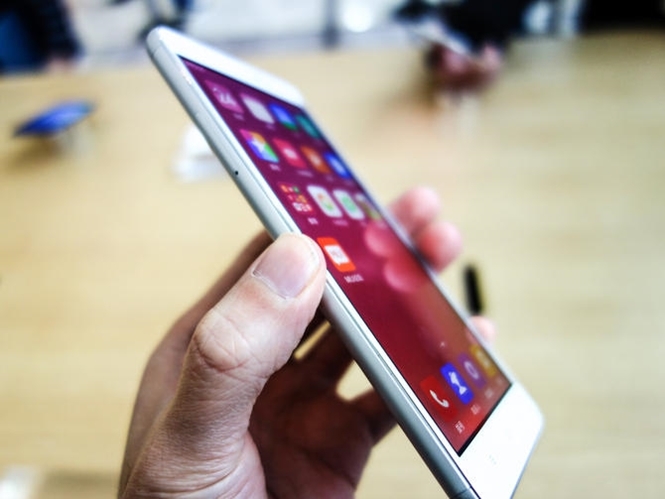 Cận cảnh điện thoại giá rẻ Redmi Note 3 của Xiaomi