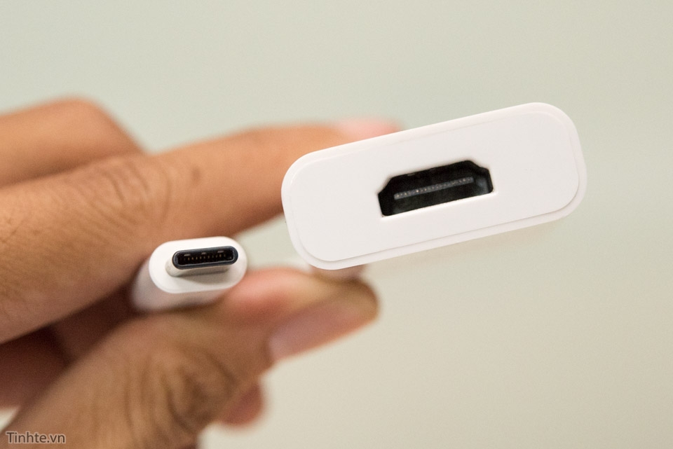 Dùng thử Continuum trên Lumia 950 XL bằng thiết bị chuyển đổi HDMI