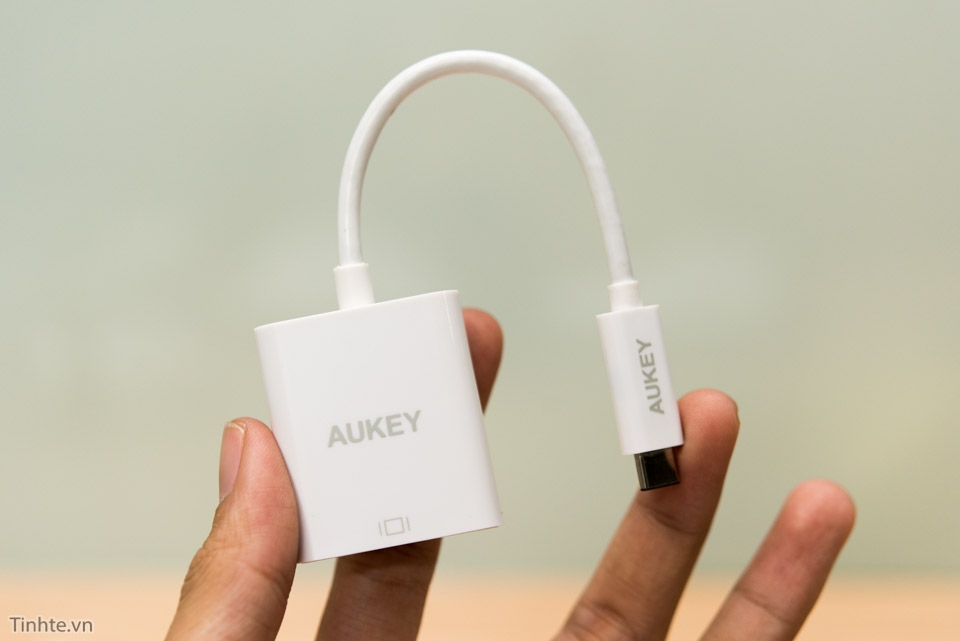 Dùng thử Continuum trên Lumia 950 XL bằng thiết bị chuyển đổi HDMI