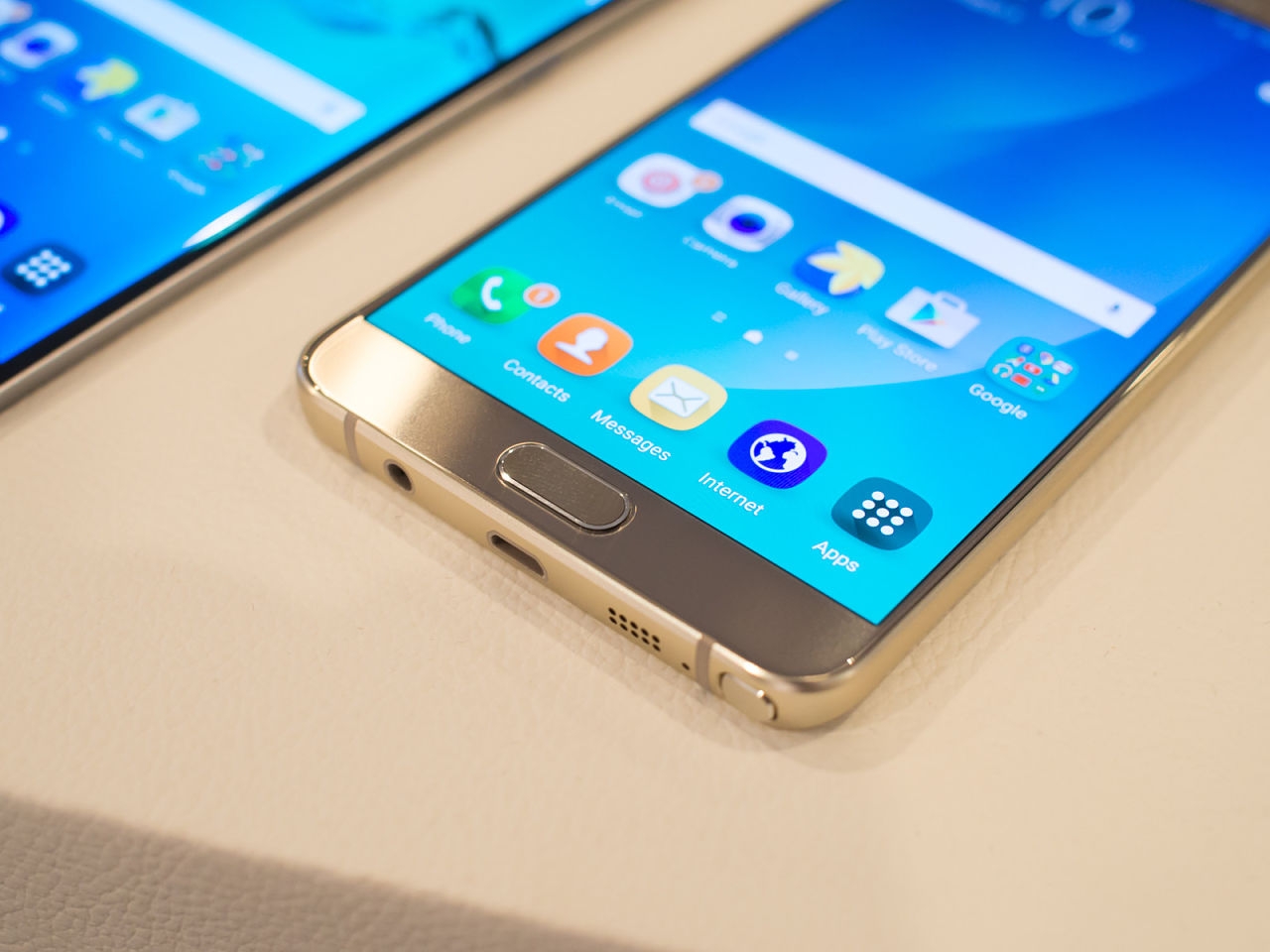 Bộ nhớ 64GB sẽ giúp Galaxy Note 7 đánh bại iPhone 7