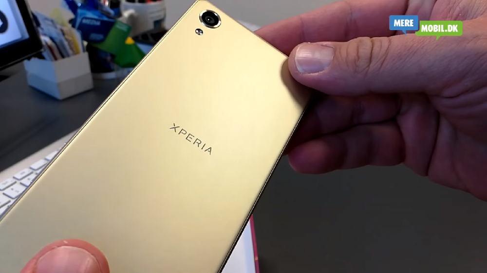Hot hừng hực video mở hộp Xperia X sắp ra mắt 12