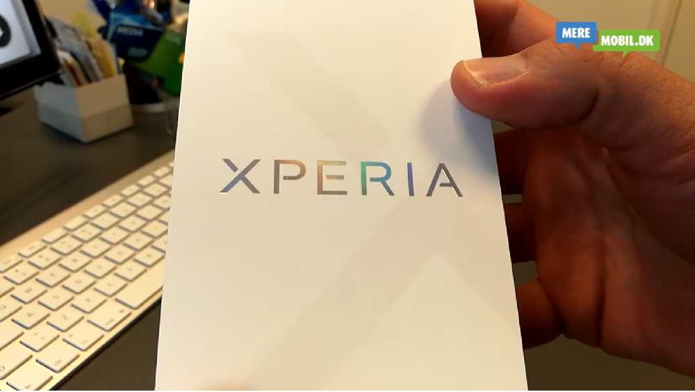 Hot hừng hực video mở hộp Xperia X sắp ra mắt 2