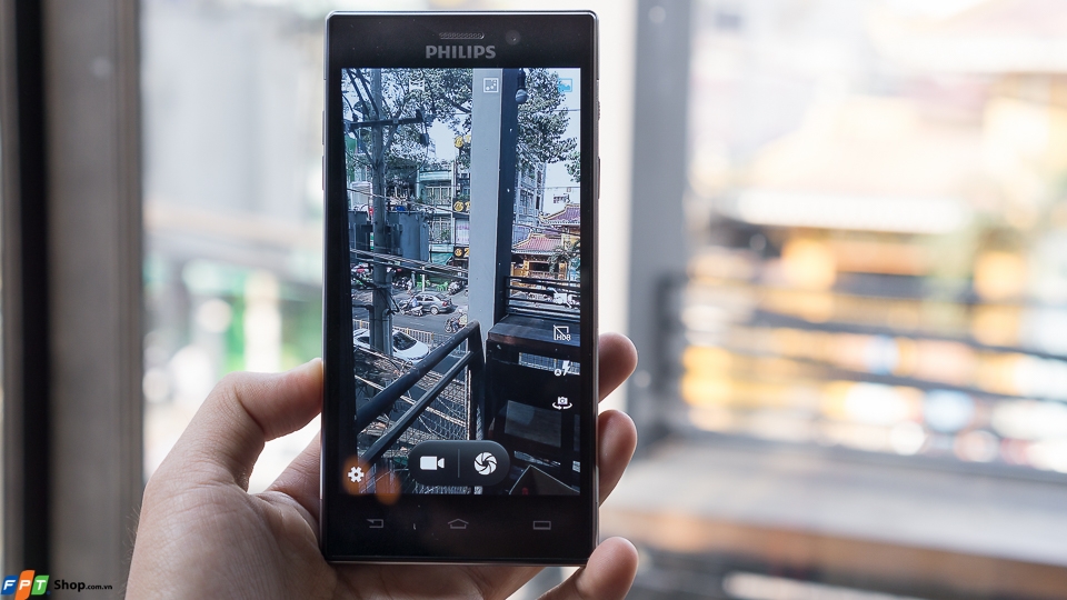 Phillips V787 – giá bình dân, pin siêu “khủng” 2