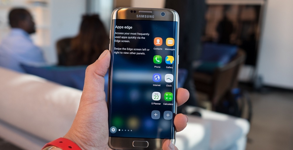 Ra mắt 4 tháng, Galaxy S7 edge còn gì hot? 2