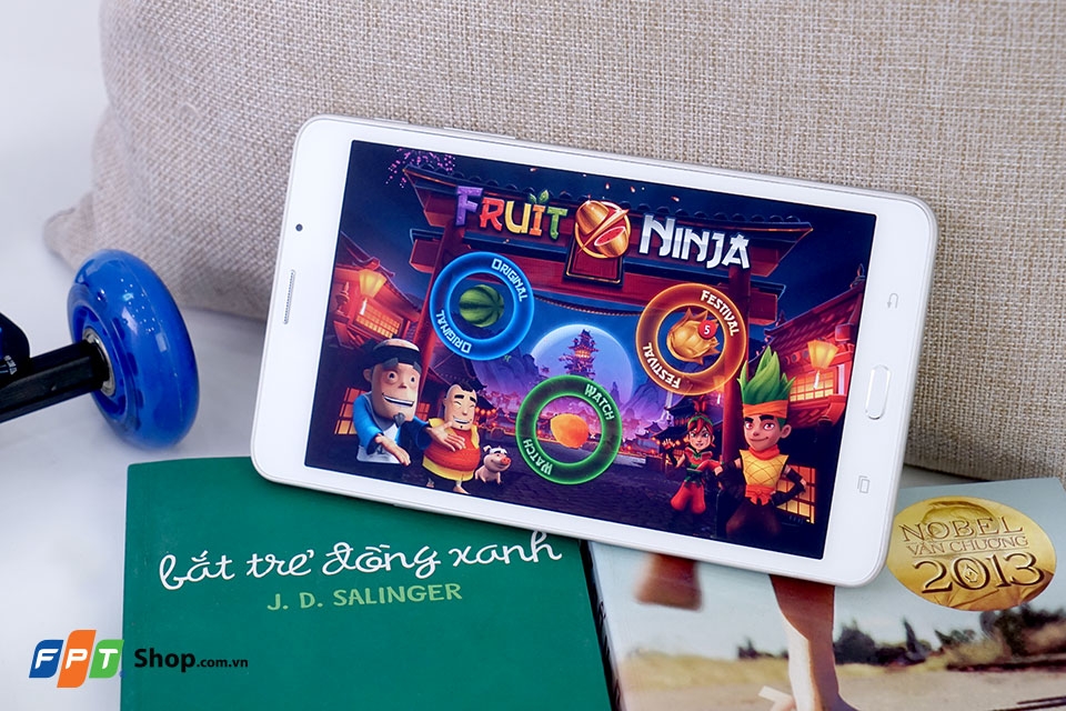 Trải nghiệm giải trí sống động với màn hình của Galaxy Tab A 5