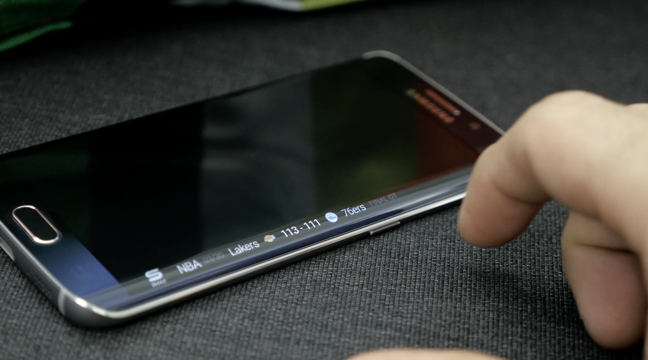 Ra mắt 4 tháng, Galaxy S7 edge còn gì hot? 434