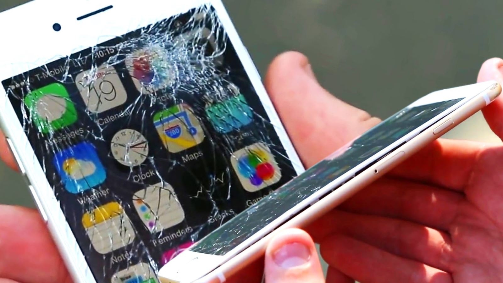 Thử độ bền iPhone 6s và Galaxy S7 bằng máy thả rơi chuyên dụng