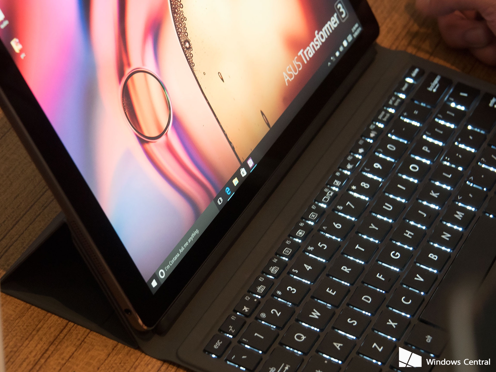 Trên tay Asus Transformer 3 – đối thủ đáng gờm của iPad Pro 9