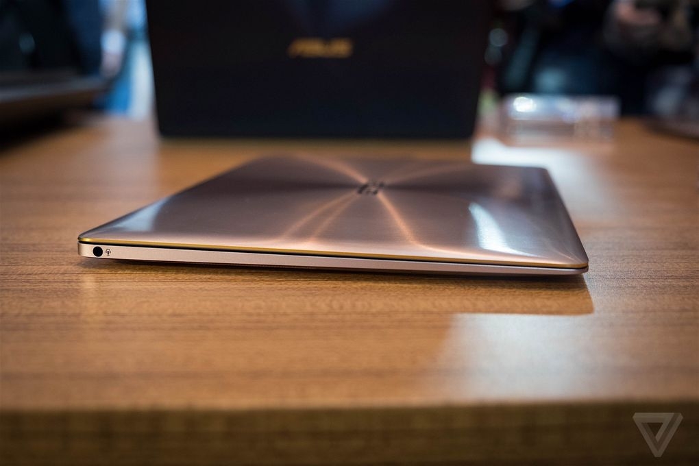 Zenbook 3 khoe sắc cùng Macbook, máy nào đẹp hơn? 16