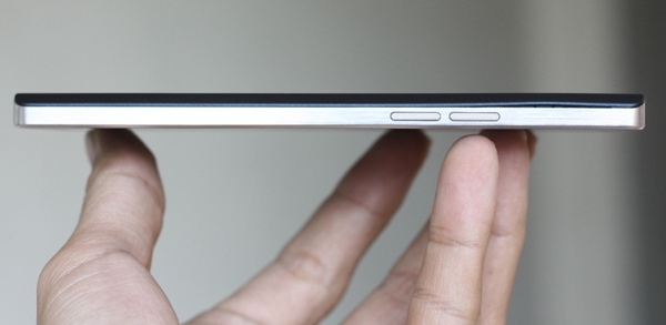 Đập hộp Mobiistar Lai Zumbo, giá dưới 3 triệu đồng