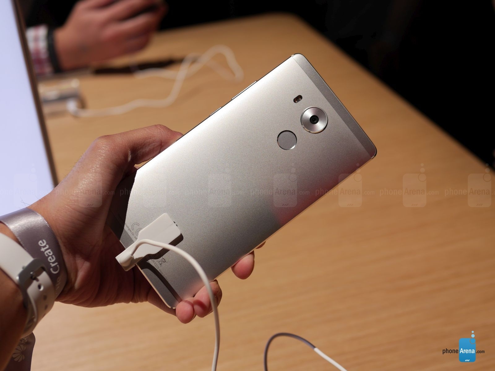 Trên tay Huawei Mate 8