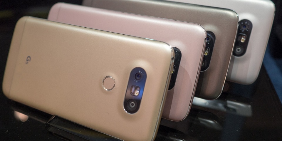 Điểm danh 4 smartphone sở hữu cụm camera kép độc đáo 3