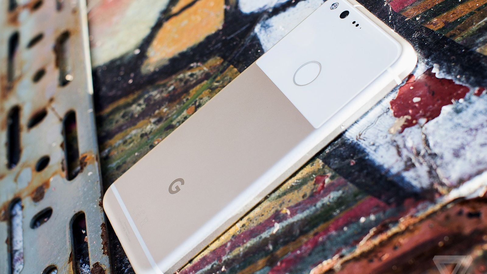 Google Pixel giảm giá mạnh mẽ