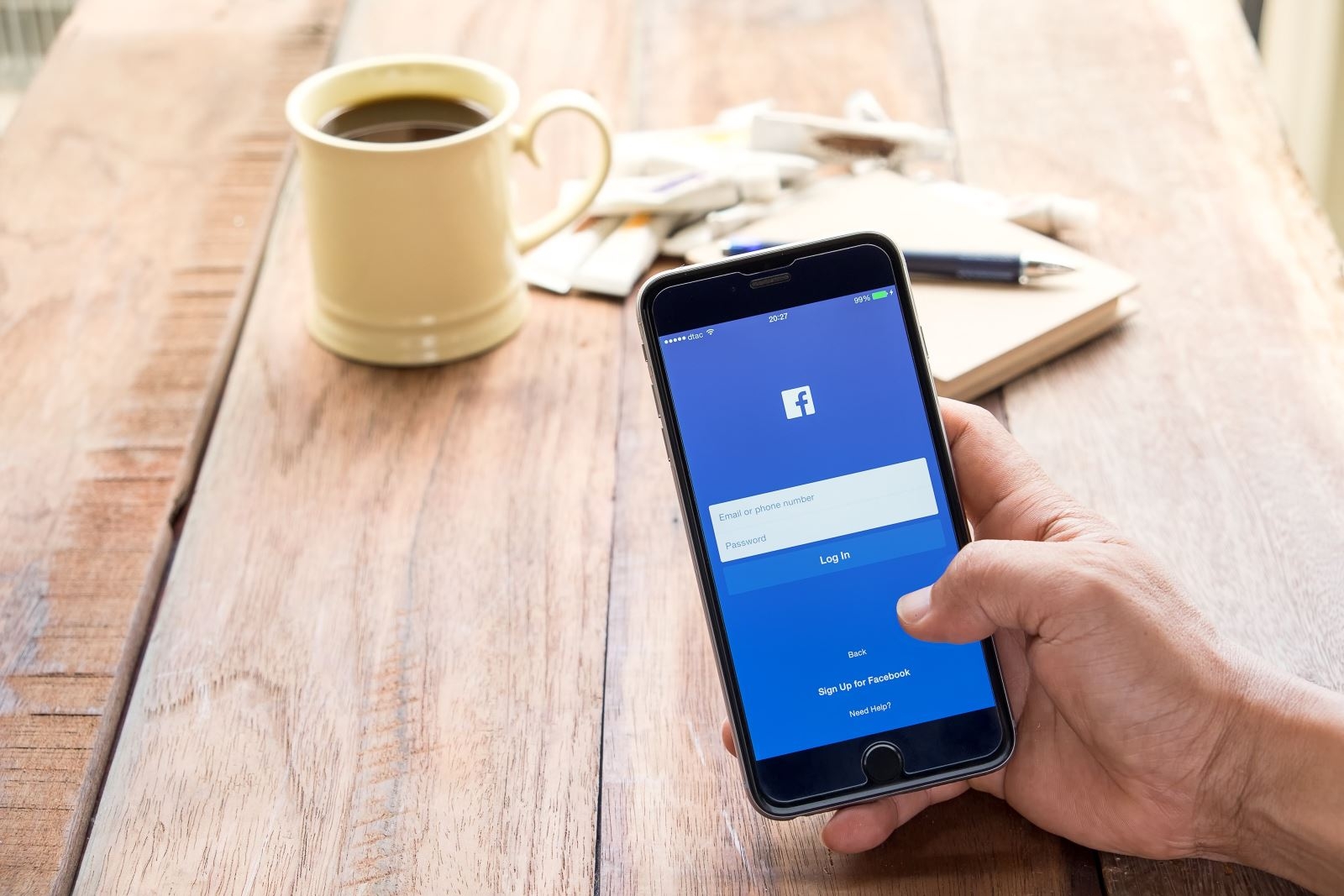 Người dùng không nên lướt Facebook nhiều vào đêm Noel