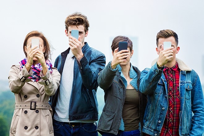 10 dấu diệu chứng tỏ việc bạn đang rất cuồng Facebook