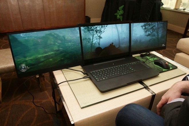 Razer tung laptop siêu khủng với 3 màn hình 4k Razer tung laptop siêu khủng với 3 màn hình 4k