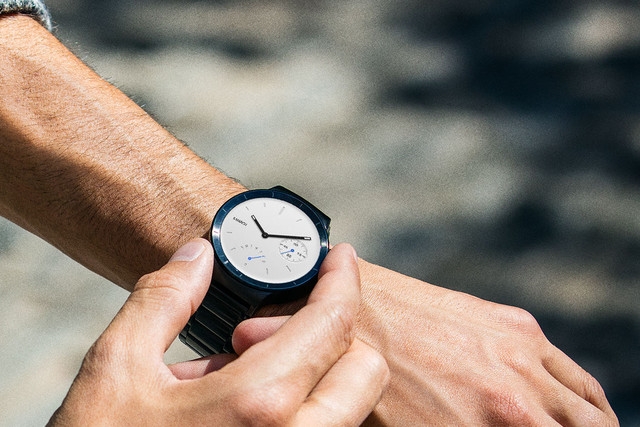 Huawei Watch 2 trang bị sim riêng và kết nối di động