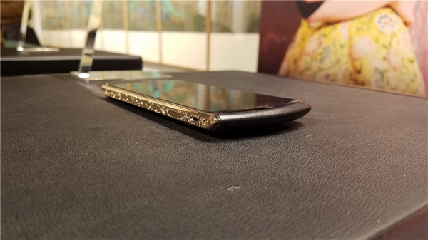 Đây là chiếc điện thoại Trung Quốc đắt nhất thế giới