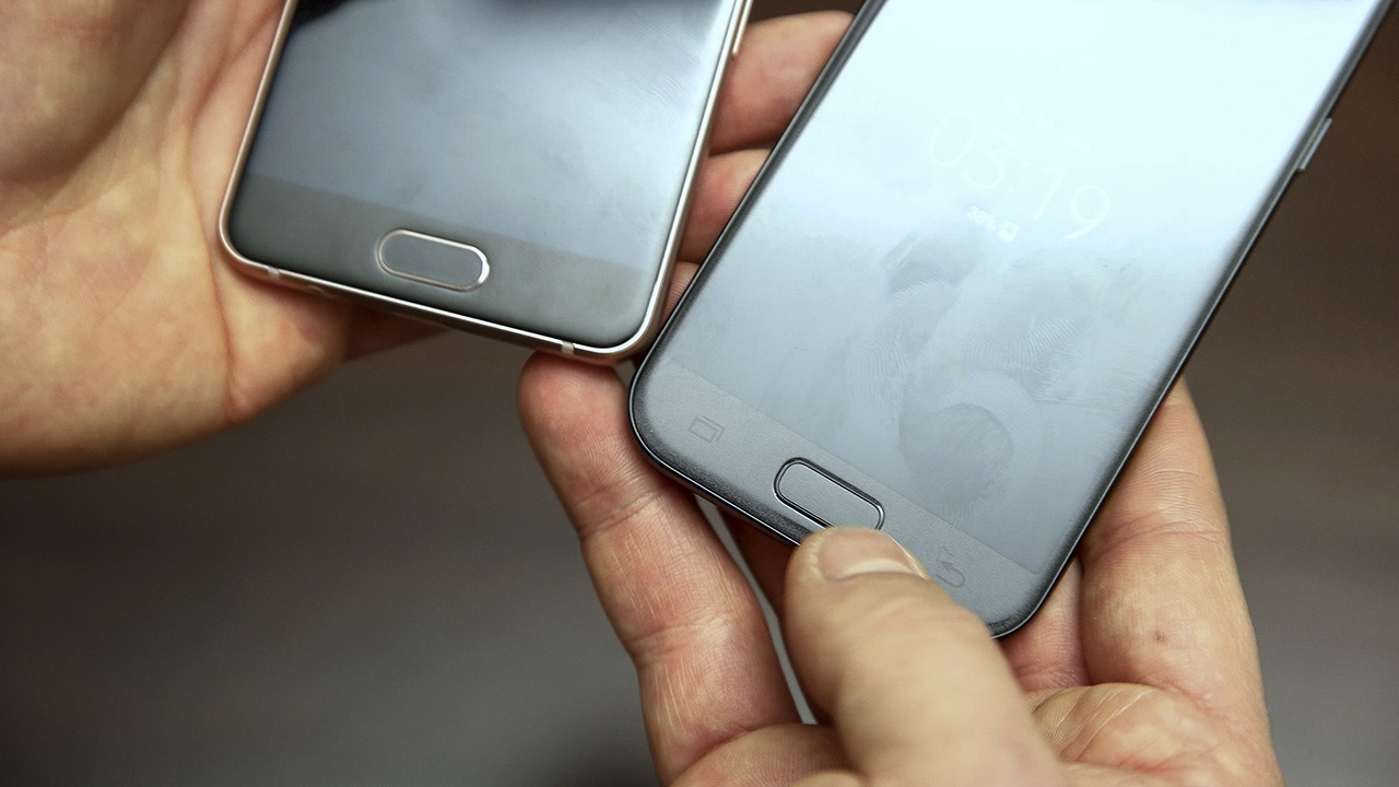 5 điểm nổi bật của Galaxy A3 (2017) so với Galaxy A3 (2016) 2