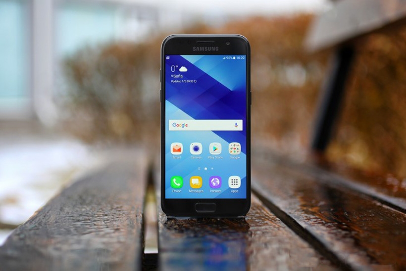 5 điểm nổi bật của Galaxy A3 (2017) so với Galaxy A3 (2016) 9