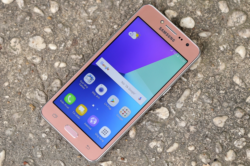 5 smartphone bán chạy nhất FPT Shop trong tháng 4 9