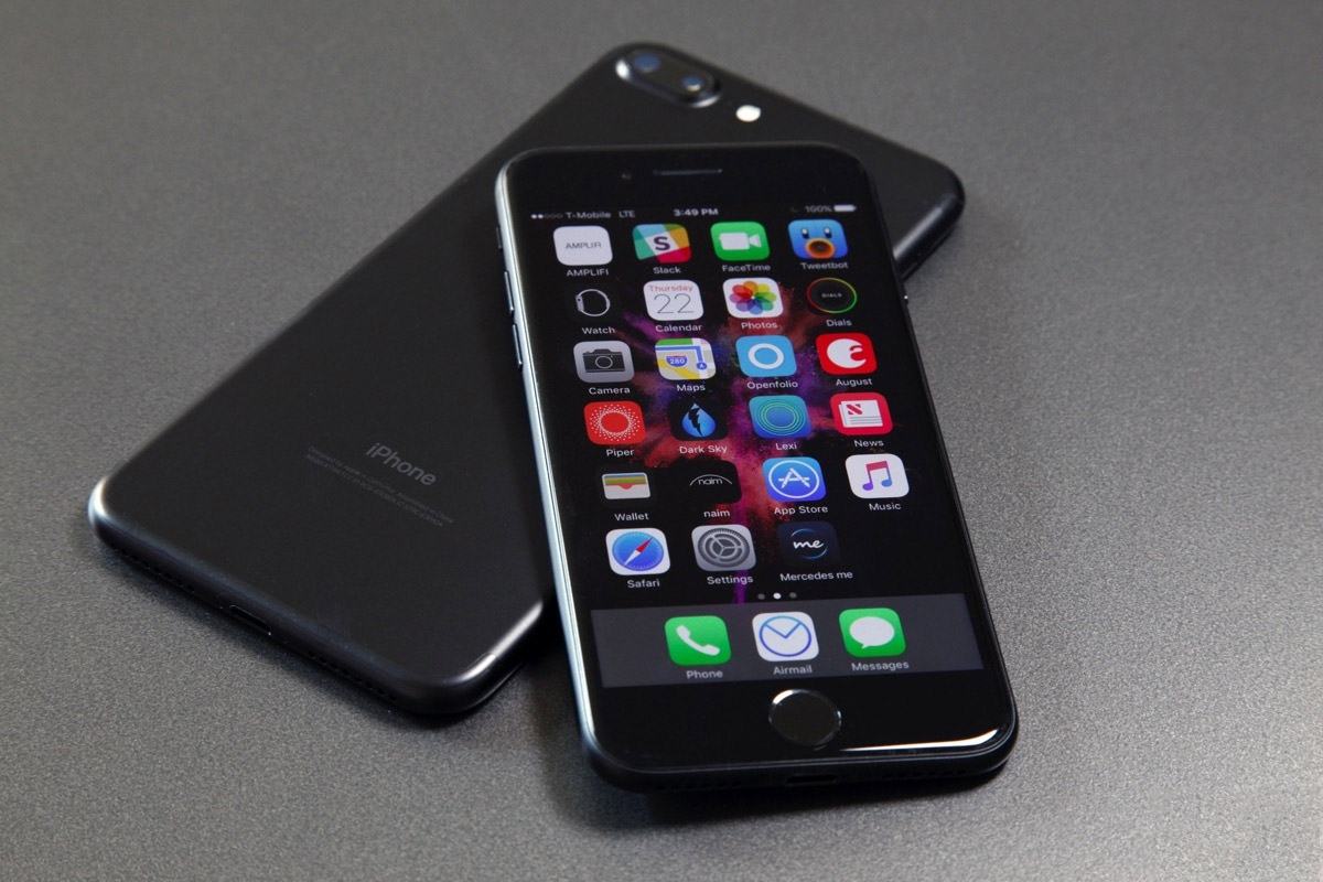 Không phải iPhone 8, đây mới là chiếc iPhone đáng mua nhất năm nay 1