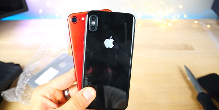 Trên tay iPhone 8 đẹp tuyệt vời và so sánh với iPhone 7 đỏ 0