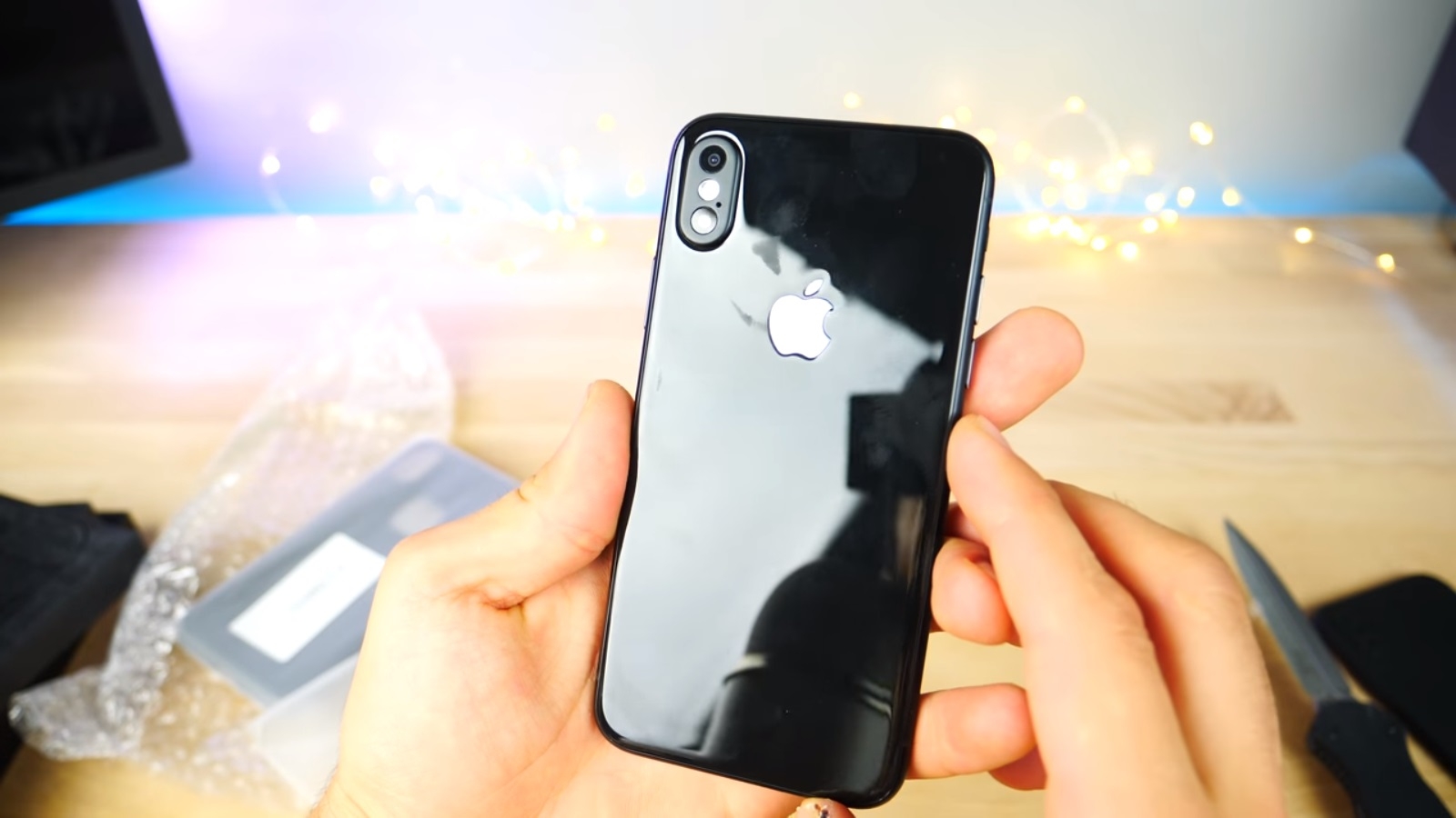 Trên tay iPhone 8 đẹp tuyệt vời và so sánh với iPhone 7 đỏ 1