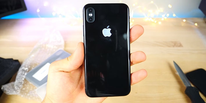 4 điều cần biết về sự lộ diện của iPhone 8 654