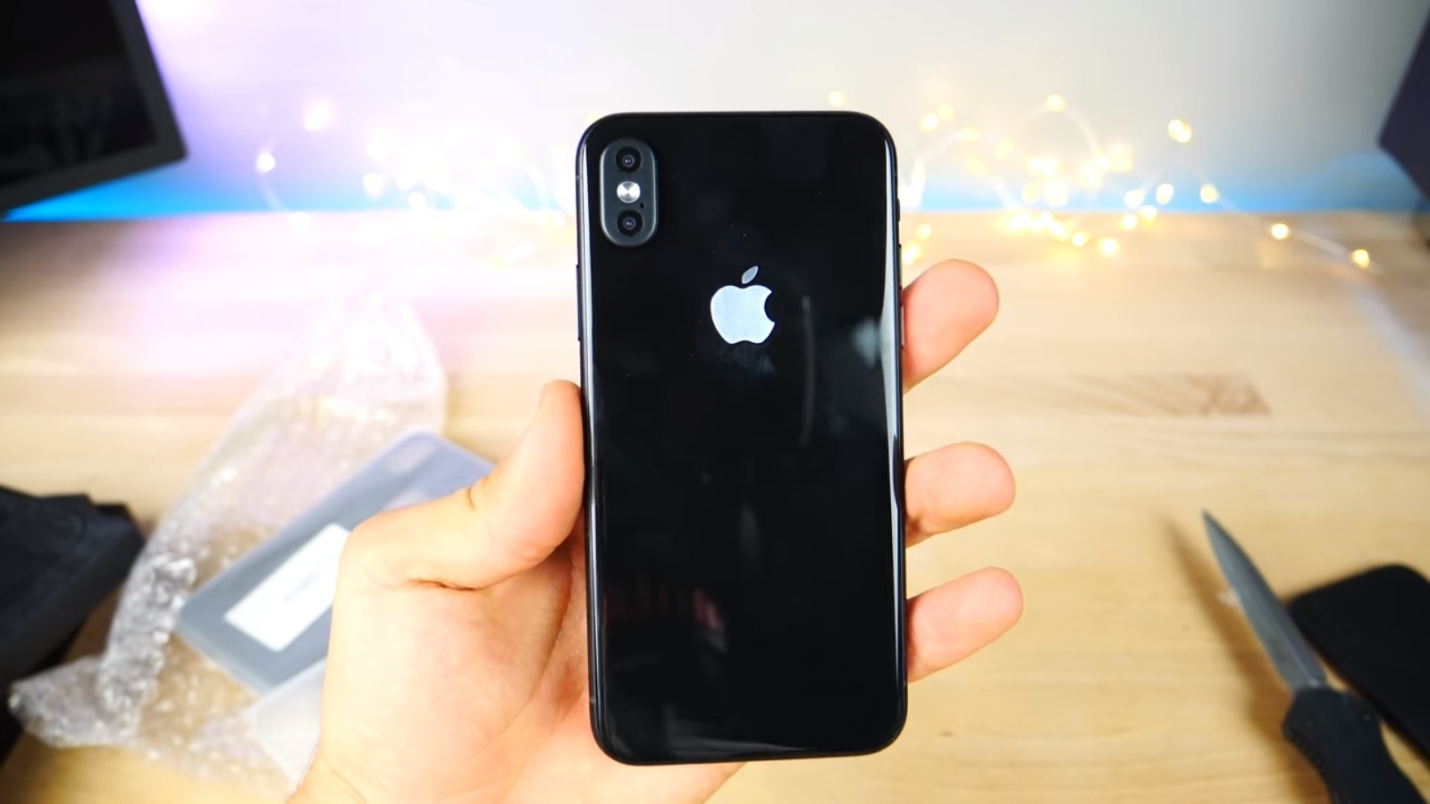 Trên tay iPhone 8 đẹp tuyệt vời và so sánh với iPhone 7 đỏ 2