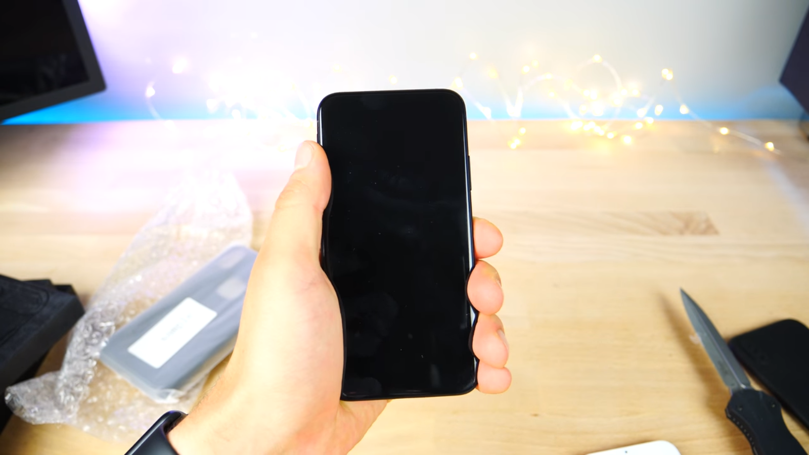 Trên tay iPhone 8 đẹp tuyệt vời và so sánh với iPhone 7 đỏ 9