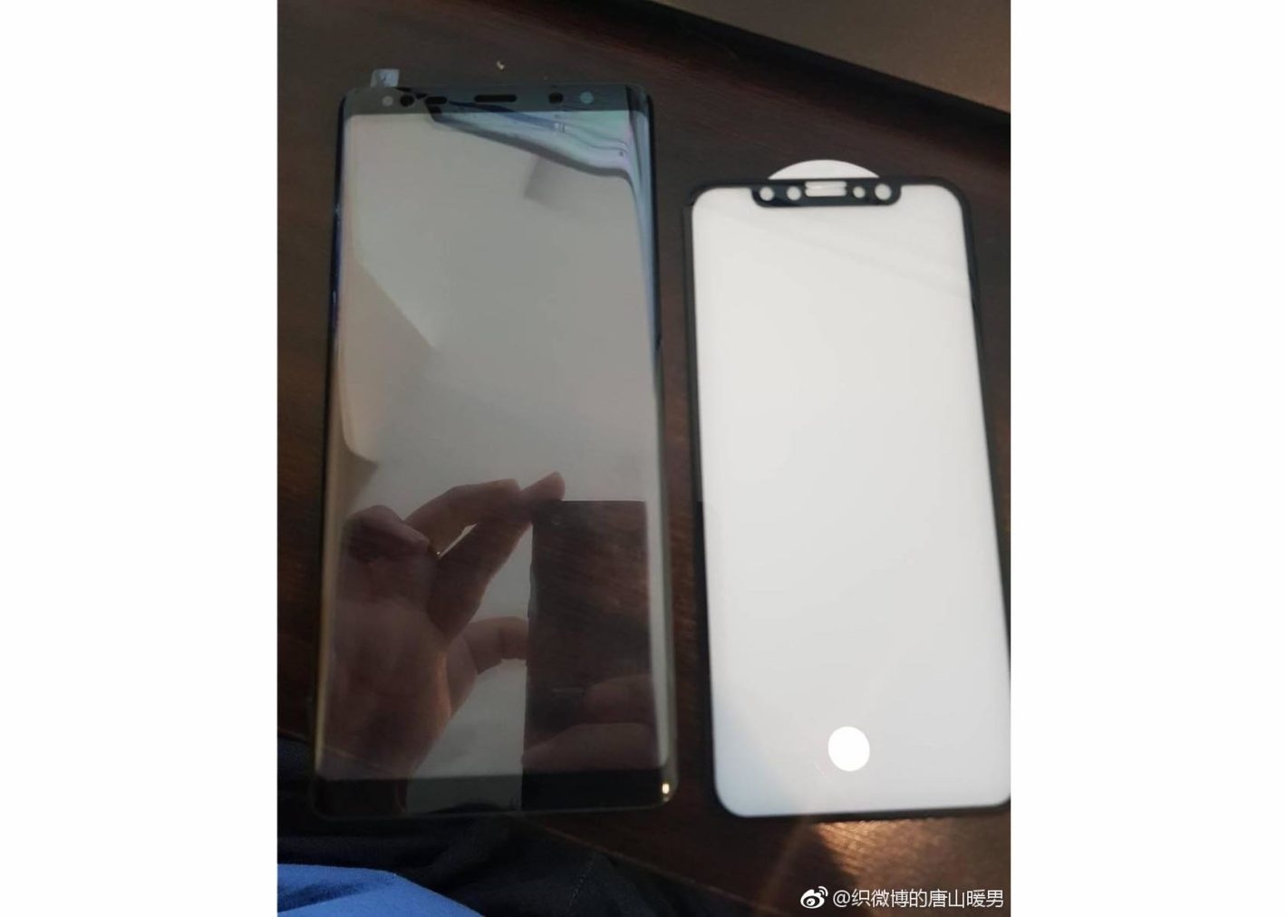 iPhone 8 và Galaxy Note 8 có màn so dáng thực tế đầu tiên 4