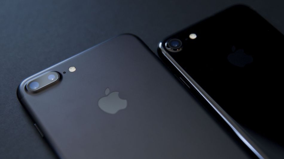 Điều gì khiến giá bán iPhone luôn cao như vậy? 1