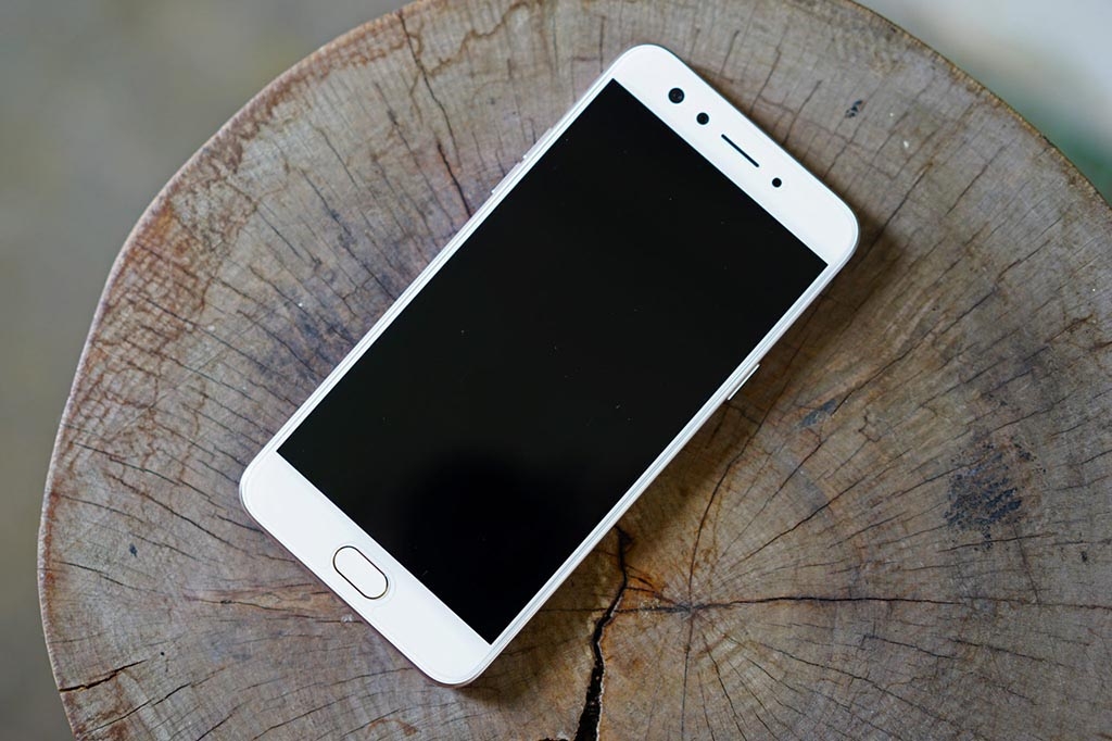 5 smartphone bán chạy nhất FPT Shop trong tháng 7 4