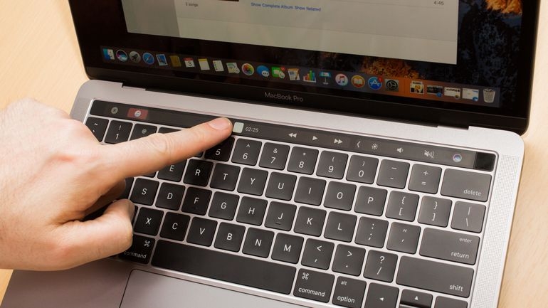 6 laptop đắt nhất thị trường Việt trong năm nay 1