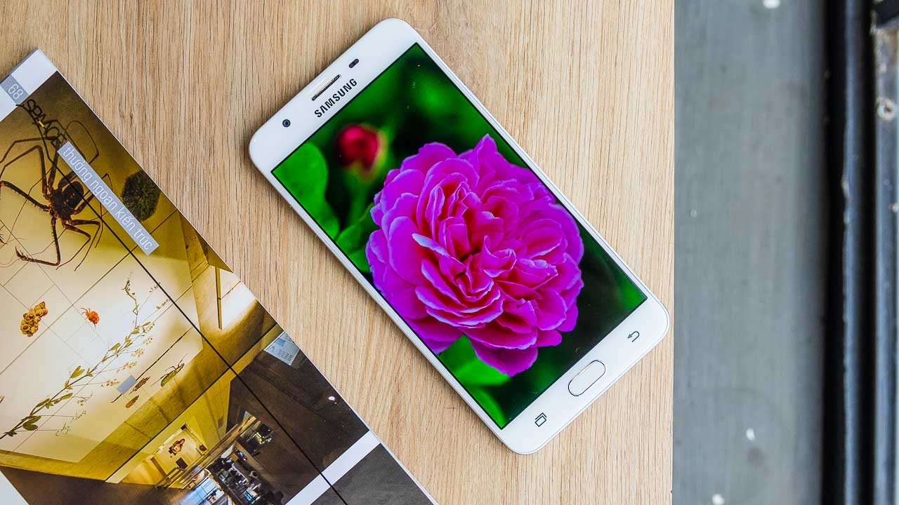 10 smartphone giá rẻ Samsung đang khuyến mãi