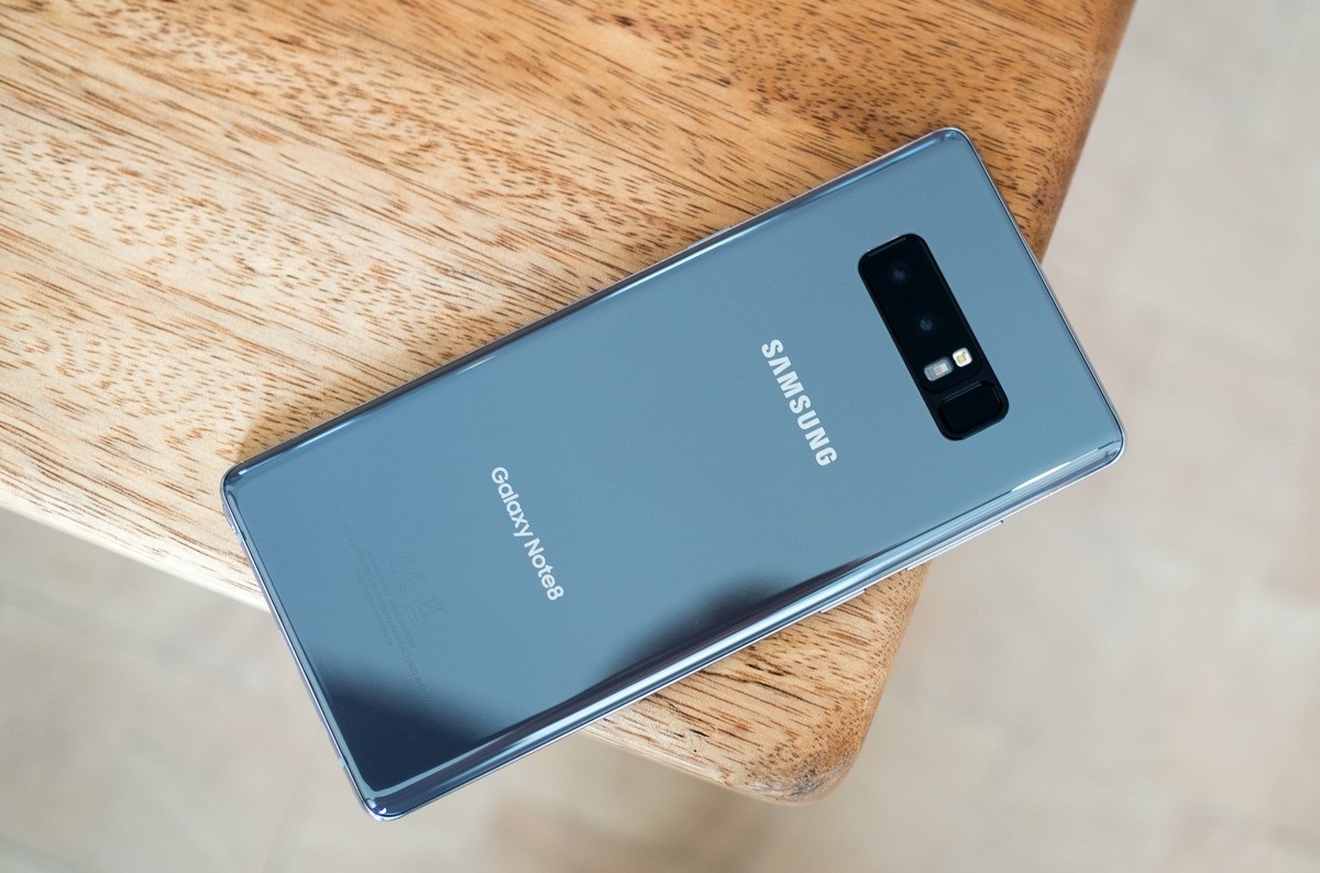 5 smartphone bán chạy nhất Việt Nam trong tháng 9 56