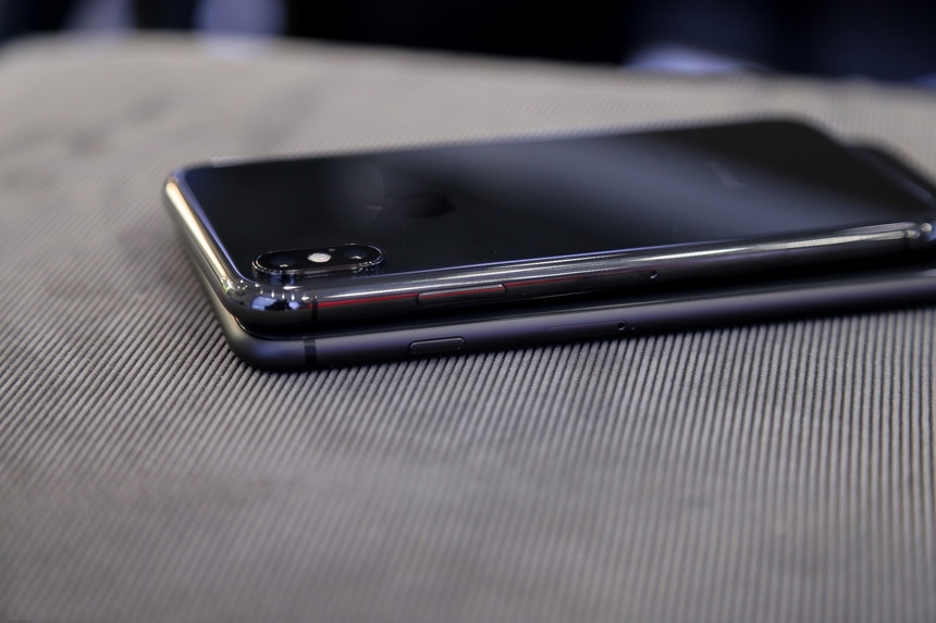 iPhone X so dáng với iPhone 8: máy nào đẹp hơn? 5