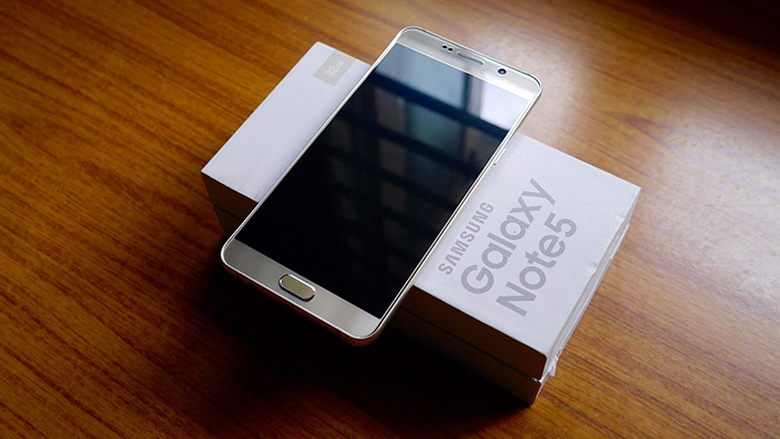 Người dùng Galaxy Note 5 có nên lên đời Galaxy Note FE? 2