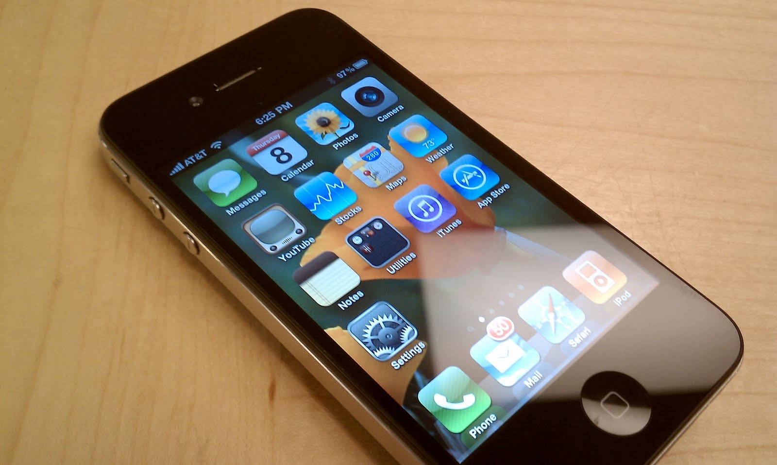 Nhìn lại cuộc cạnh tranh khốc liệt giữa iPhone và Samsung Galaxy 1