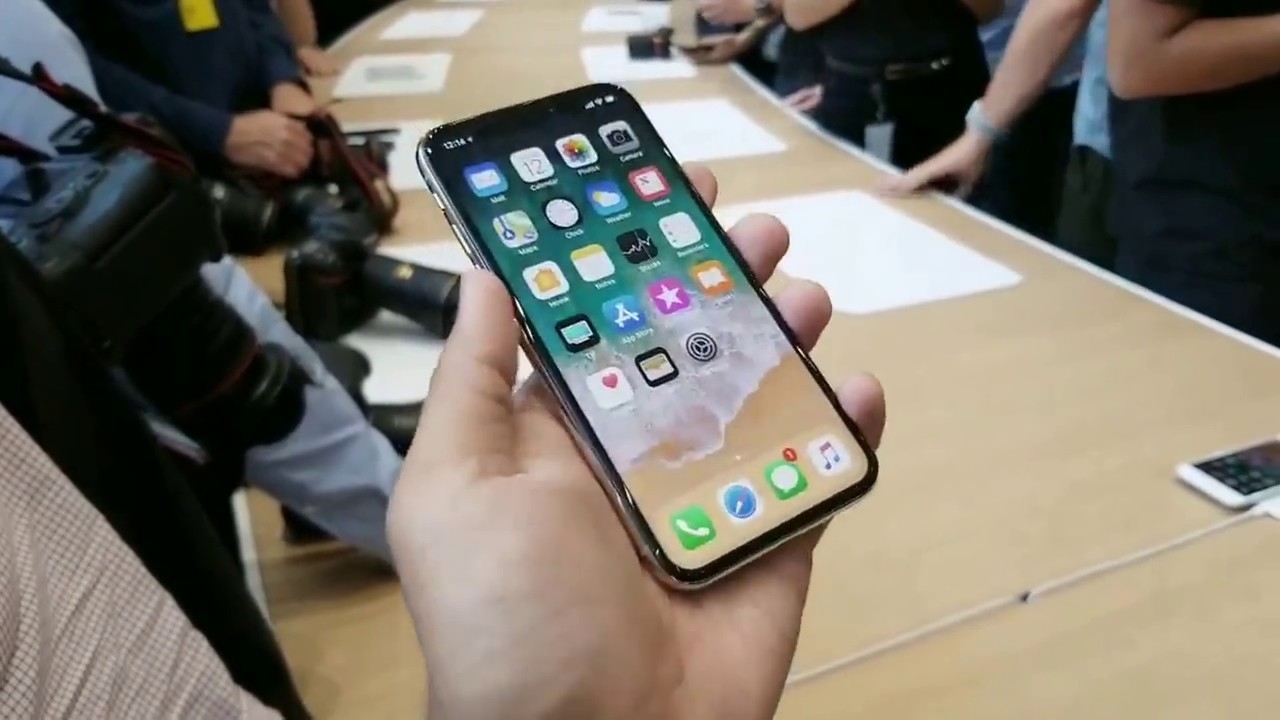 iPhone X thành công ngoài dự kiến, giá trị Apple sắp chạm ngưỡng nghìn tỷ USD 3