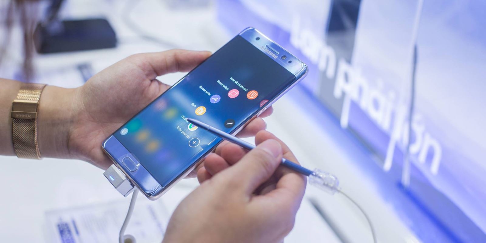 5 smartphone xuất sắc có màn ra mắt ấn tượng trong tháng 11 1