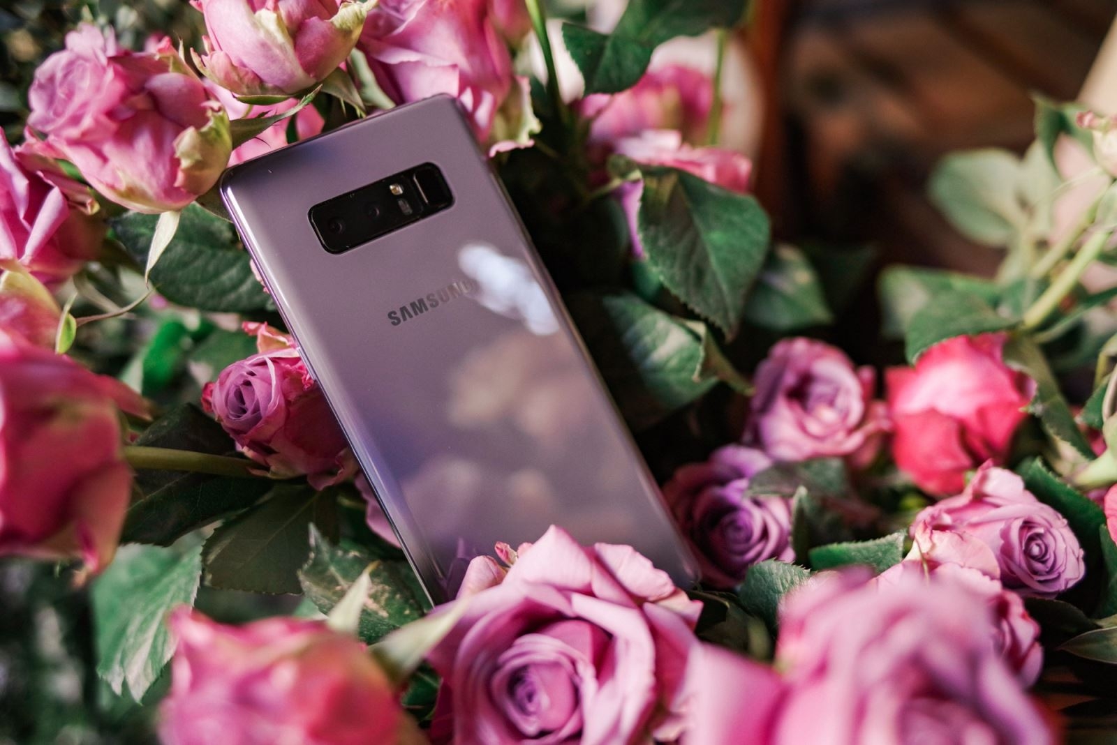 4 smartphone có màu sắc tuyệt đẹp, độc đáo trong dịp Tết 2018 1