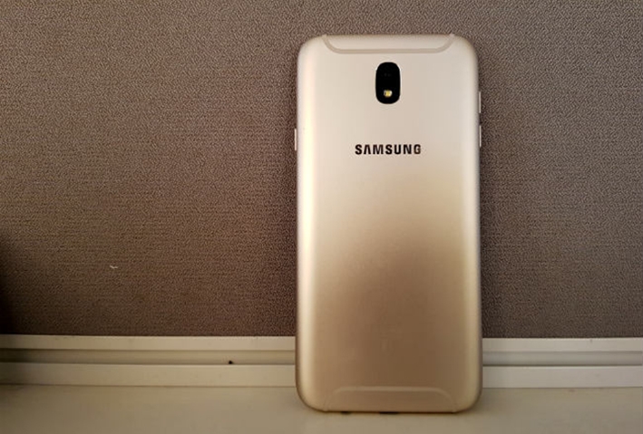 5 smartphone bán chạy nhất Việt Nam trong tháng 10: Samsung chiếm 4 vị trí 1