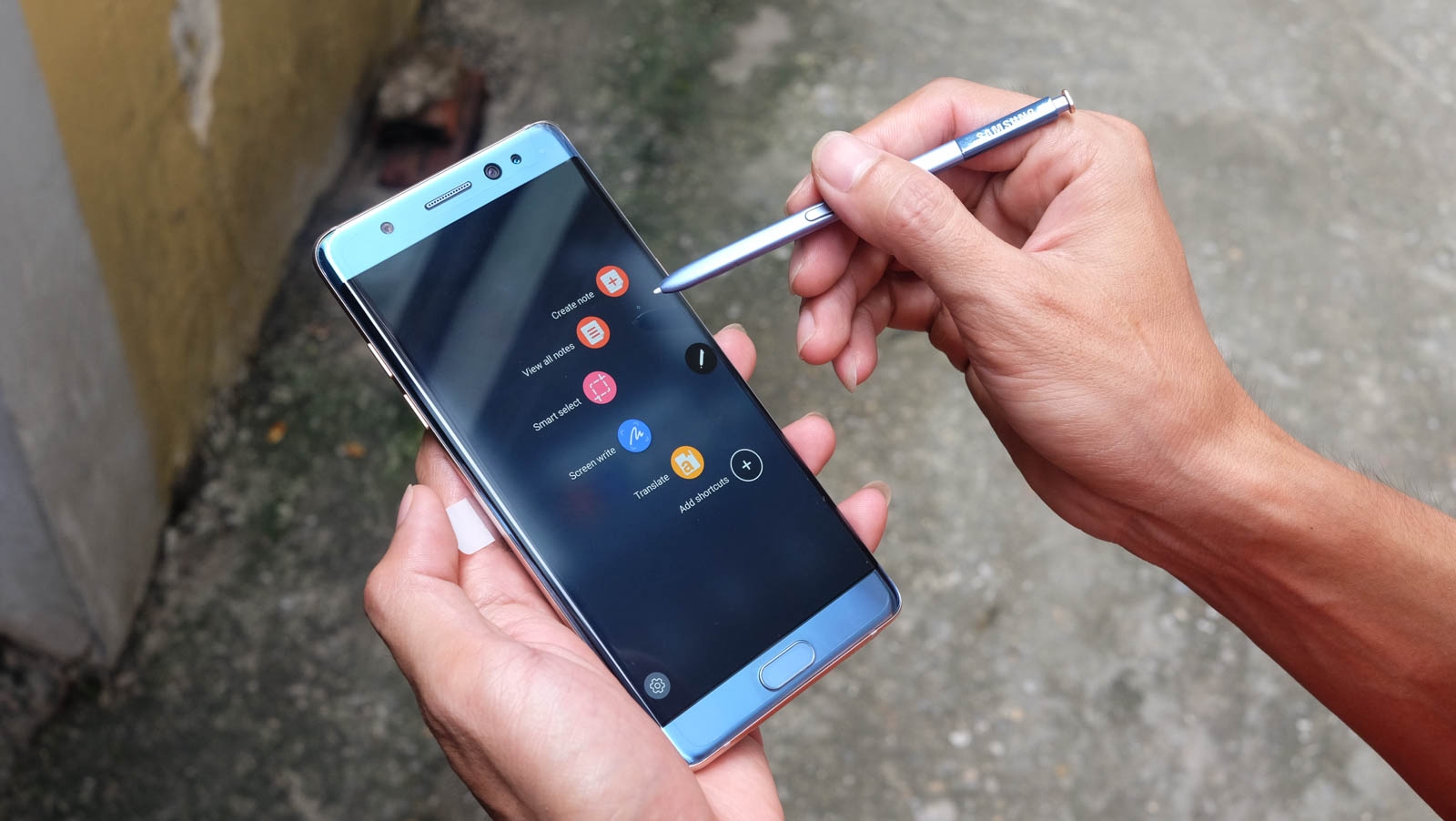 Có 10 – 15 triệu trong tay, nên mua smartphone nào đón Tết? 2