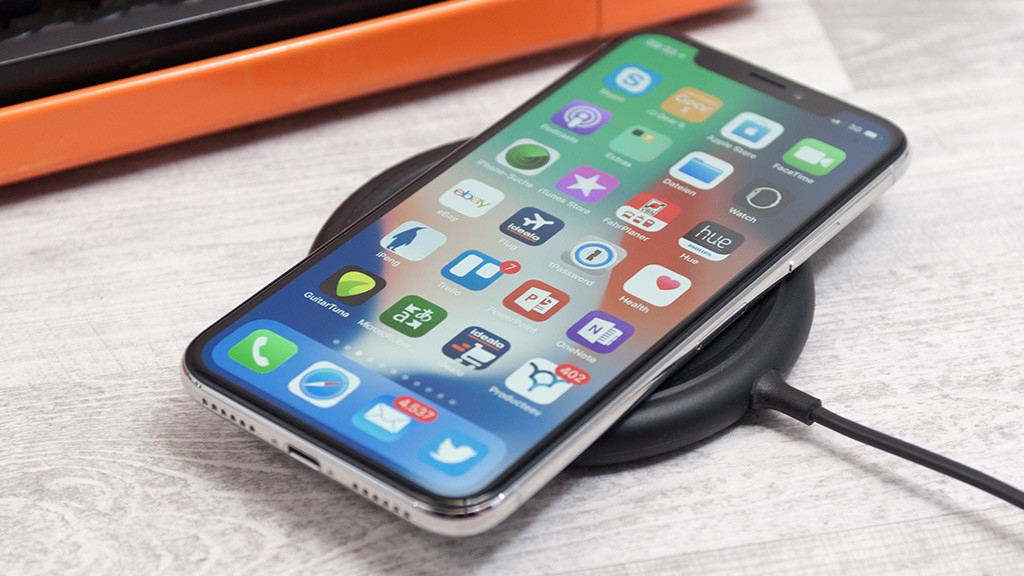 LG xác nhận không sản xuất màn hình cho iPhone X 2